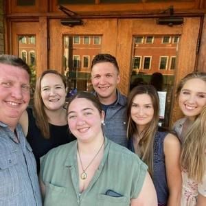 Meet your Posher, Gloria